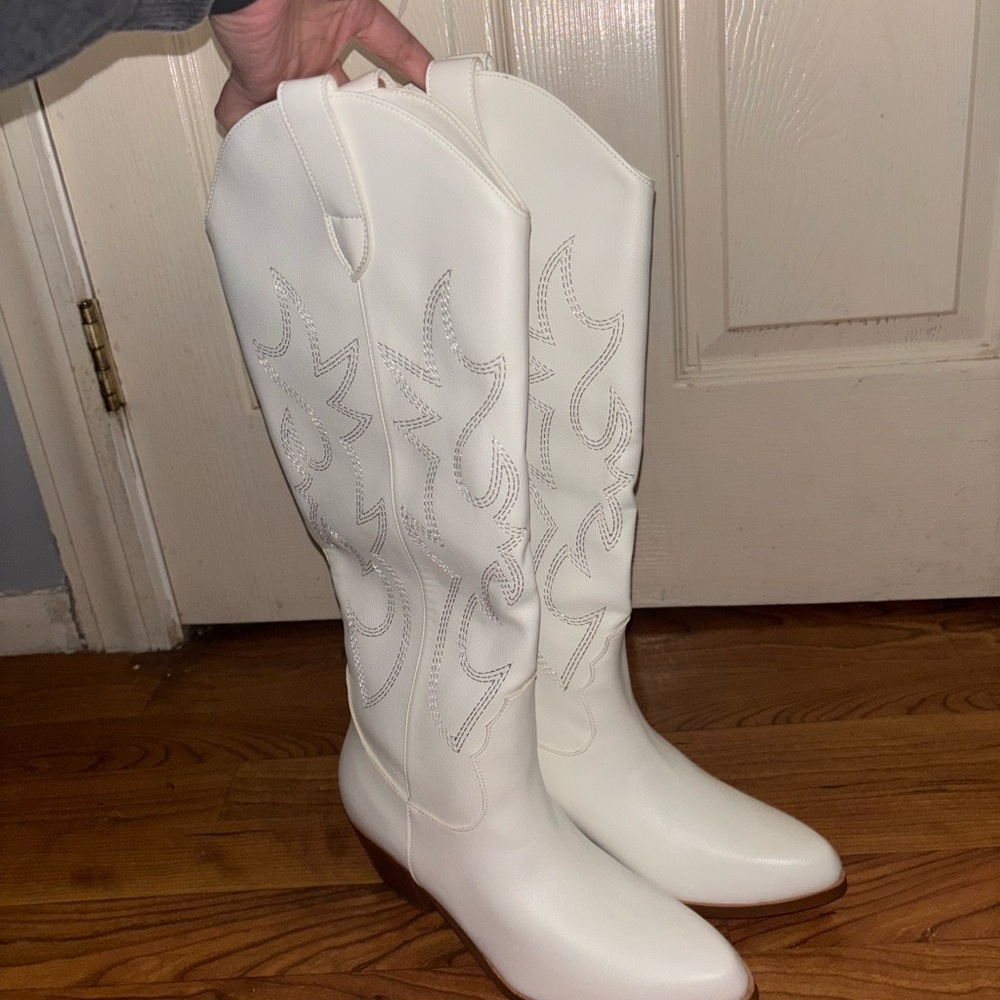 White Western-Style Women's Boots